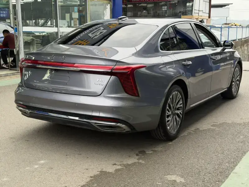 2023 Hongqi H5 с пробегом 42 000 км