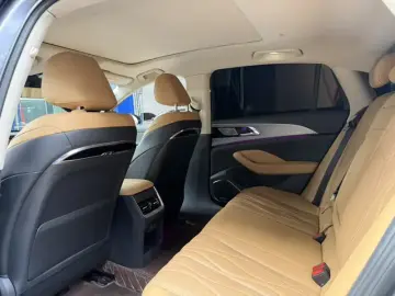 2023 Hongqi H5 с пробегом 42 000 км