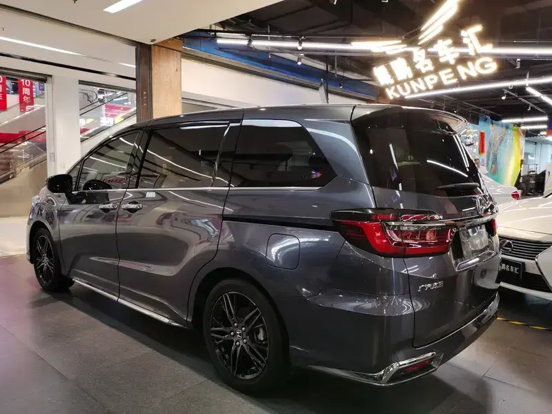 2022 Honda Odyssey с пробегом 18 000 км
