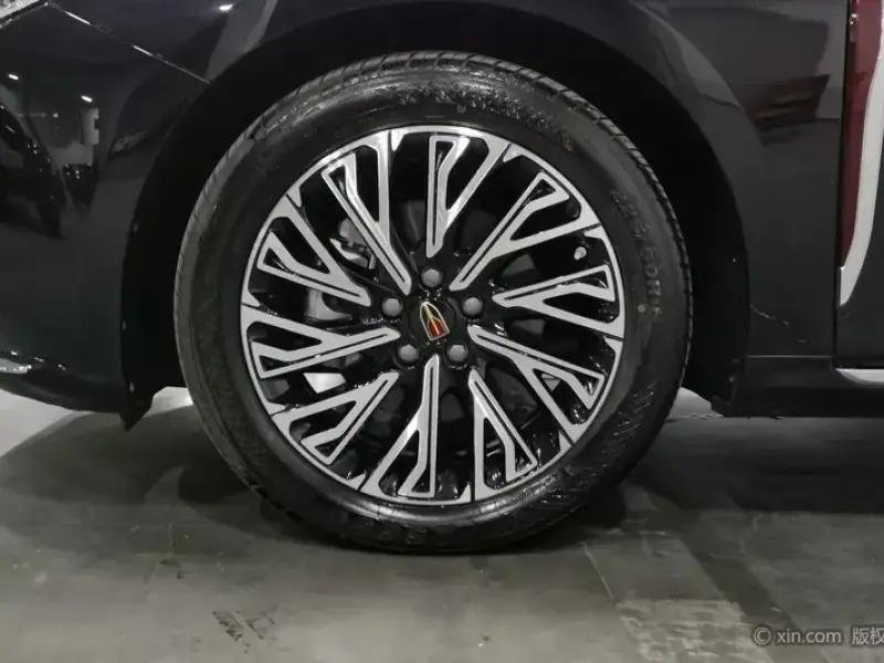 2024 Hongqi H5 с пробегом 21 800 км