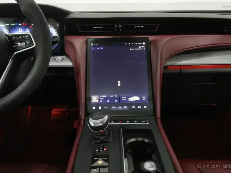 2024 Hongqi H5 с пробегом 21 800 км