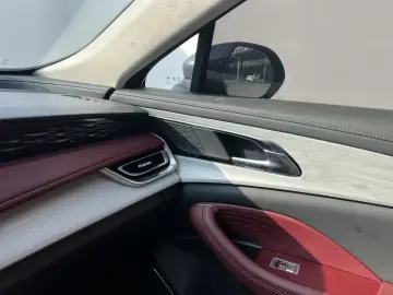 2024 Hongqi H5 с пробегом 15 000 км
