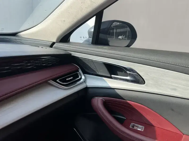 2024 Hongqi H5 с пробегом 15 000 км