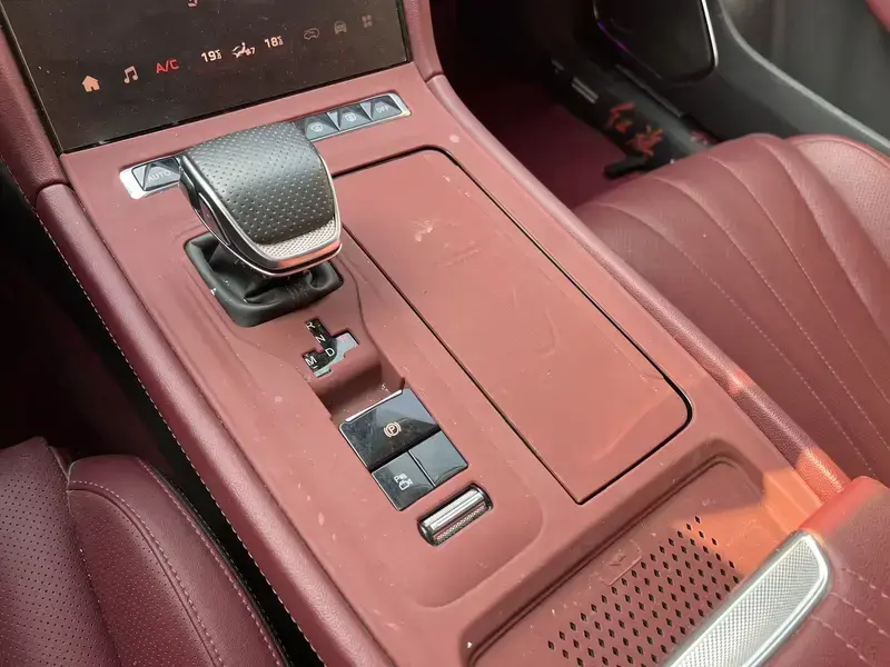 2024 Hongqi H5 с пробегом 15 000 км