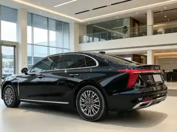 2023 Hongqi H5 с пробегом 18 000 км