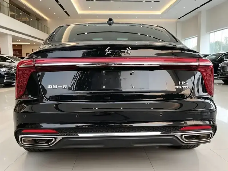 2023 Hongqi H5 с пробегом 18 000 км