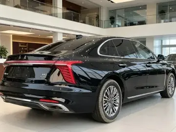 2023 Hongqi H5 с пробегом 18 000 км