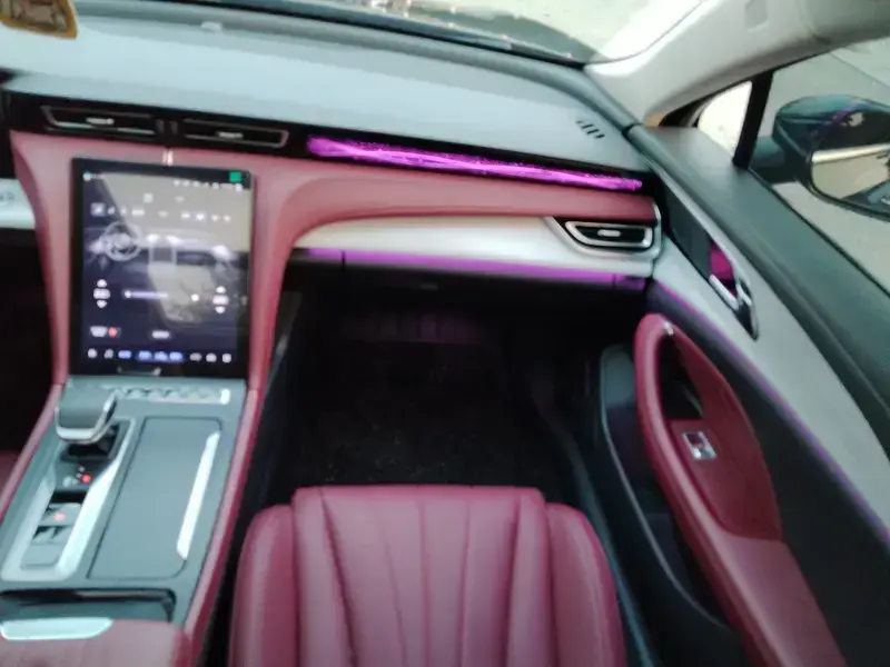 2023 Hongqi H5 с пробегом 18 000 км