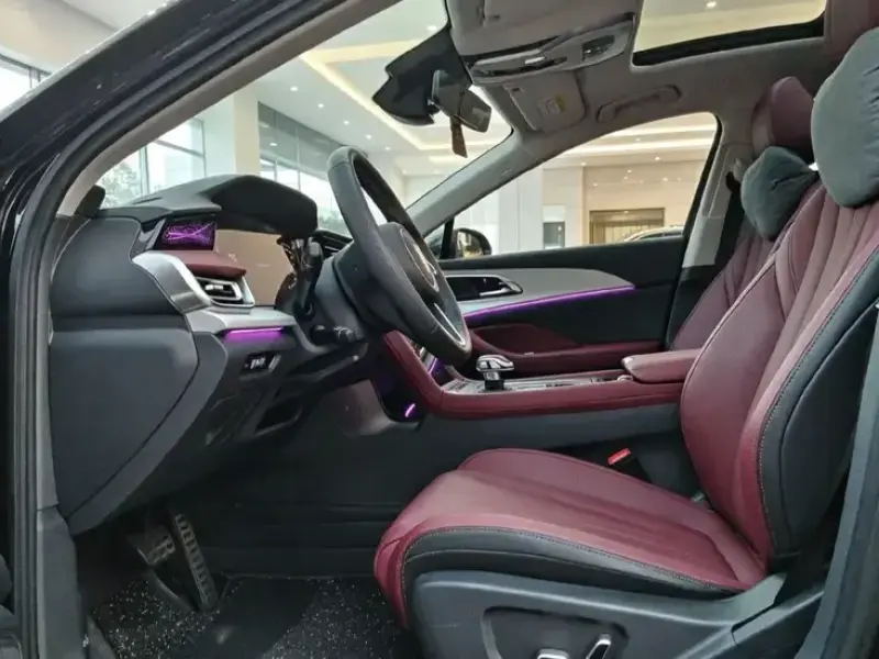 2023 Hongqi H5 с пробегом 18 000 км
