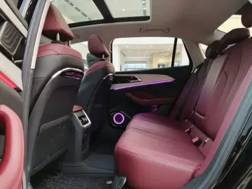 2023 Hongqi H5 с пробегом 18 000 км