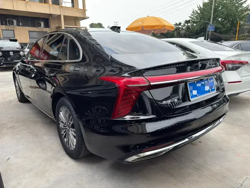 2023 Hongqi H5 с пробегом 30 000 км