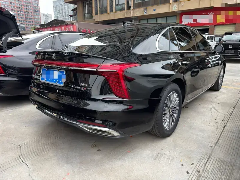 2023 Hongqi H5 с пробегом 30 000 км