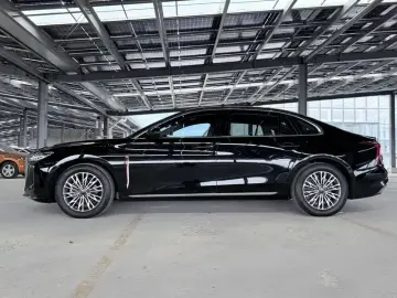 2024 Hongqi H5 с пробегом 30 000 км
