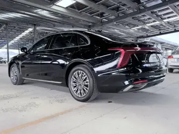 2024 Hongqi H5 с пробегом 30 000 км