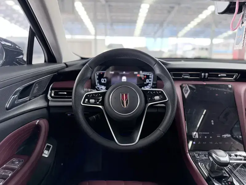 2024 Hongqi H5 с пробегом 30 000 км