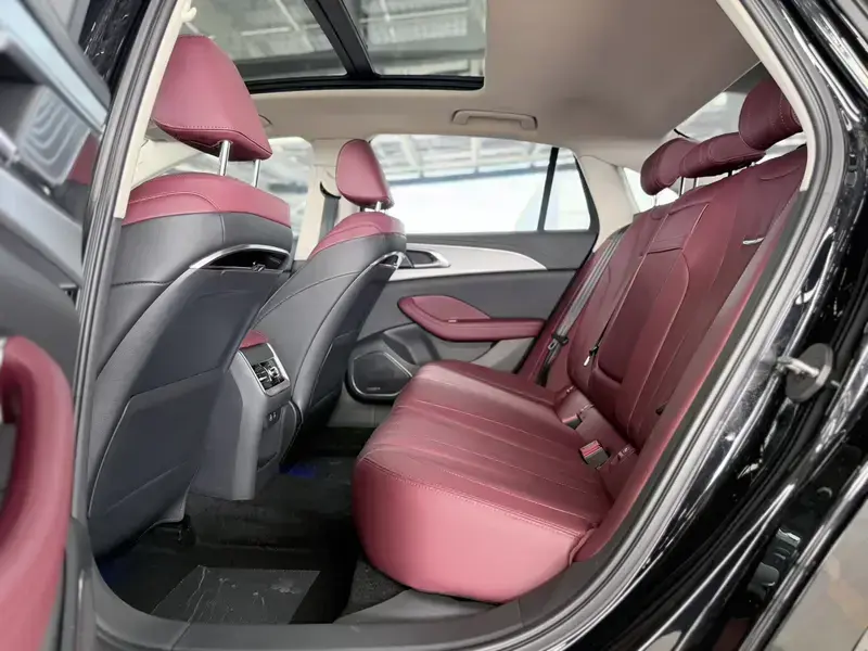 2024 Hongqi H5 с пробегом 30 000 км