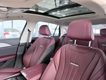 2024 Hongqi H5 с пробегом 30 000 км