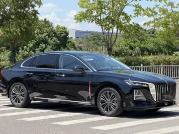 2026 Hongqi H5 с пробегом 16 700 км