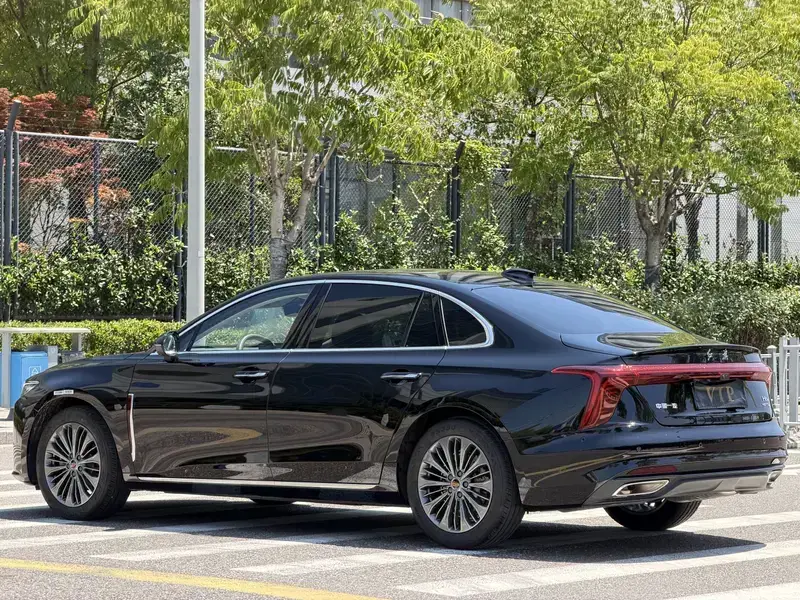 2026 Hongqi H5 с пробегом 16 700 км