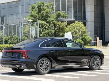 2026 Hongqi H5 с пробегом 16 700 км