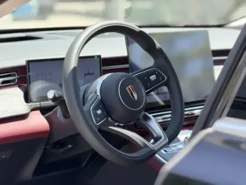 2026 Hongqi H5 с пробегом 16 700 км