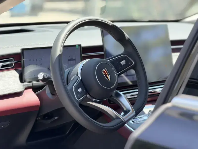2026 Hongqi H5 с пробегом 16 700 км