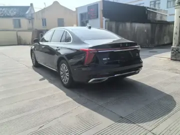 2025 Hongqi H5 с пробегом 22 700 км