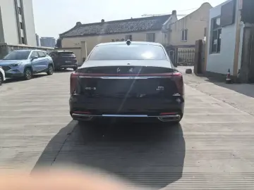 2025 Hongqi H5 с пробегом 22 700 км
