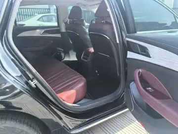 2025 Hongqi H5 с пробегом 22 700 км