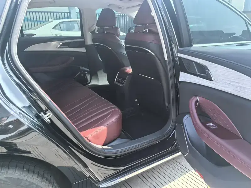 2025 Hongqi H5 с пробегом 22 700 км