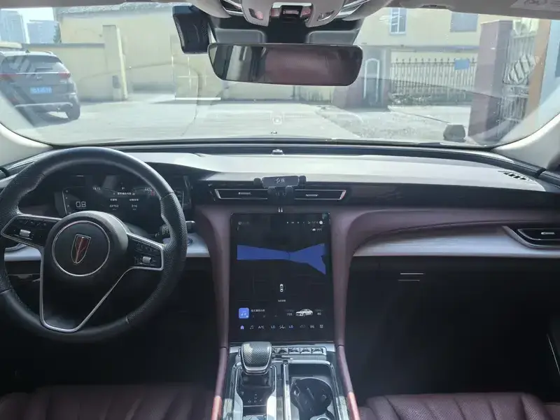 2025 Hongqi H5 с пробегом 22 700 км