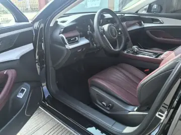 2025 Hongqi H5 с пробегом 22 700 км