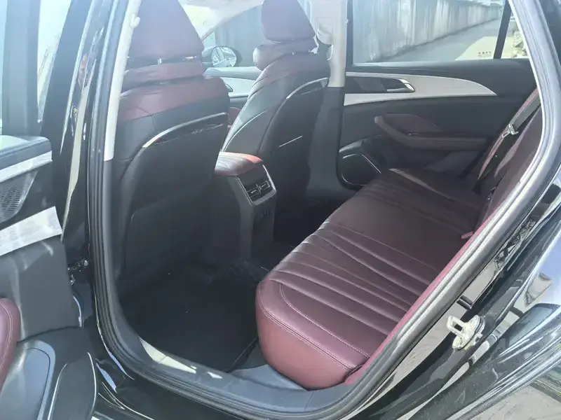 2025 Hongqi H5 с пробегом 22 700 км