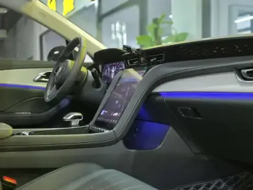 2024 Hongqi H5 с пробегом 25 800 км