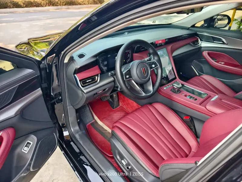 2024 Hongqi H5 с пробегом 35 000 км