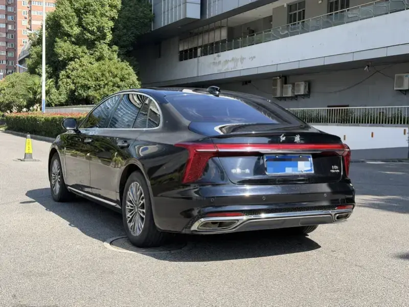 2023 Hongqi H5 с пробегом 73 000 км