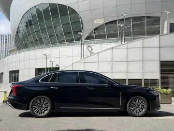 2023 Hongqi H5 с пробегом 73 000 км