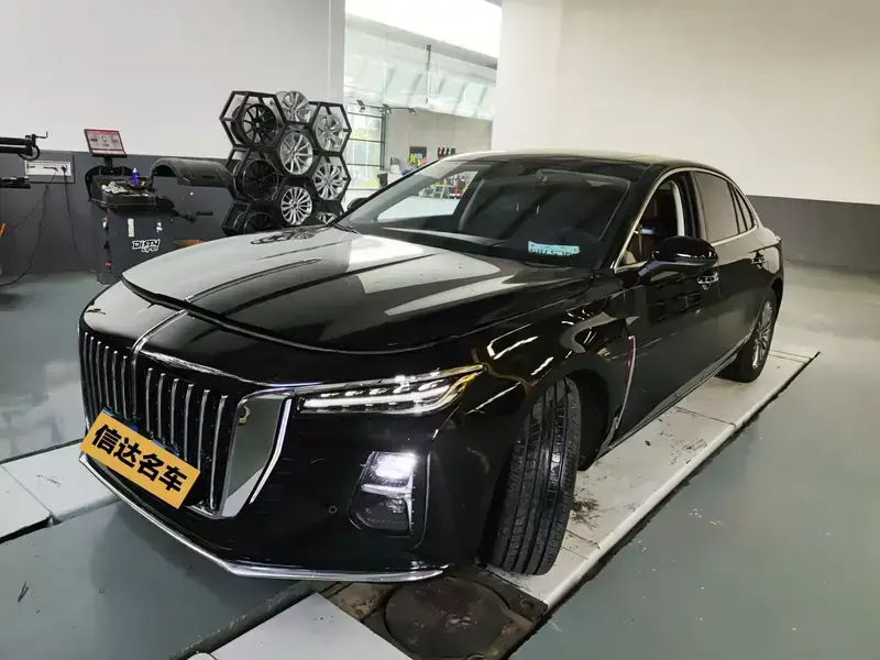 2025 Hongqi H5 с пробегом 13 000 км