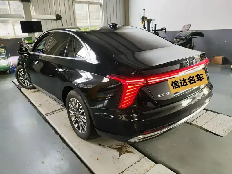 2025 Hongqi H5 с пробегом 13 000 км