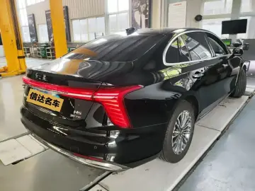 2025 Hongqi H5 с пробегом 13 000 км
