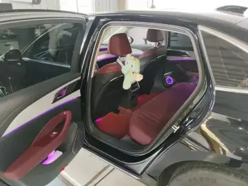 2025 Hongqi H5 с пробегом 13 000 км