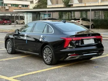 2024 Hongqi H5 с пробегом 99 000 км