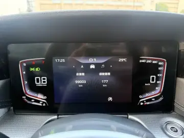 2024 Hongqi H5 с пробегом 99 000 км