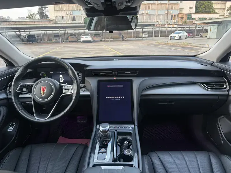 2024 Hongqi H5 с пробегом 99 000 км