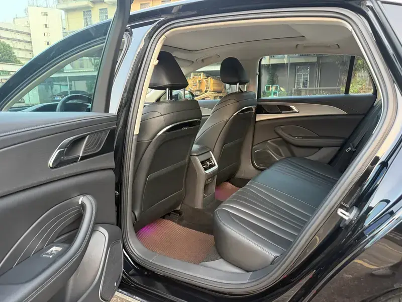 2024 Hongqi H5 с пробегом 99 000 км