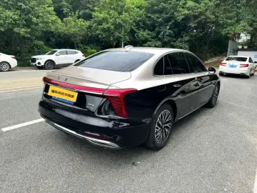 2023 Hongqi H5 с пробегом 25 000 км