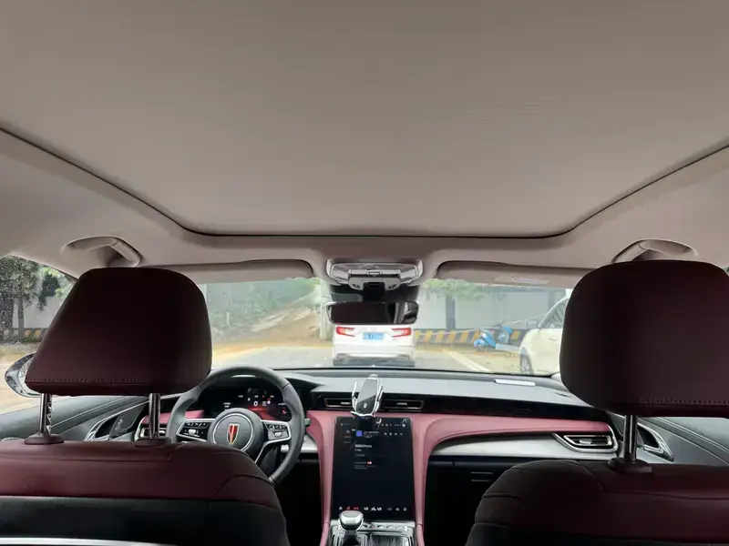 2023 Hongqi H5 с пробегом 25 000 км
