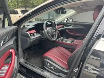 2023 Hongqi H5 с пробегом 25 000 км