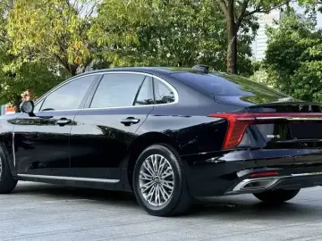 2023 Hongqi H5 с пробегом 36 000 км