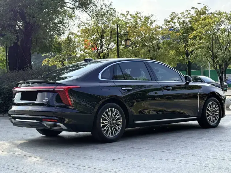 2023 Hongqi H5 с пробегом 36 000 км